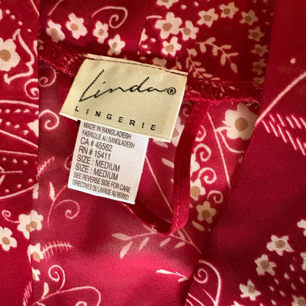 Elegant Red Paisley Women's Robe - Picture 3 of 3